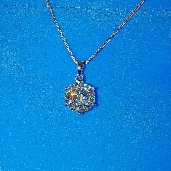 Stunning Silver Crystal Pendant Necklace - Picture 2 of 7